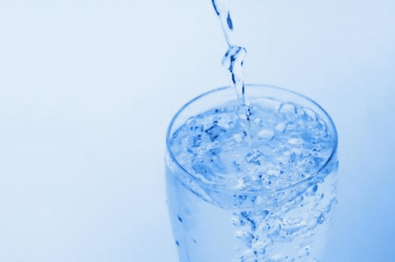 水